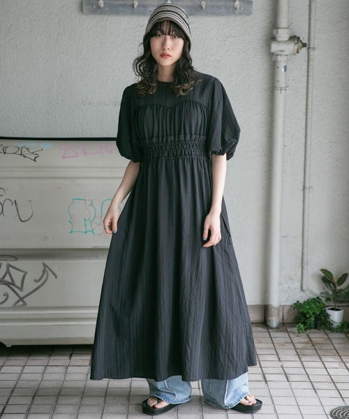 KBF（ケイビーエフ）の「カーブラインドロストシャーリングワンピース（ワンピース・レディース・ブラック/ブルー系その他/パープル系その他・36/38）」の2枚目の写真