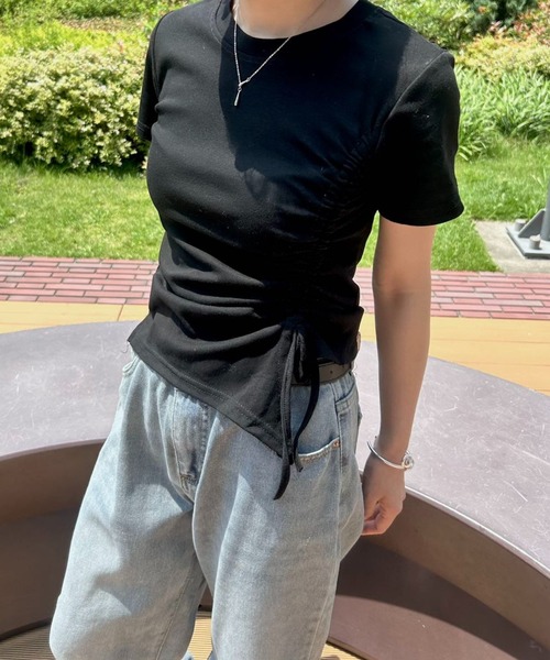 mebole(メボレ)の「スリムサイドギャザーTシャツ(Tシャツ/カットソー・レディース・ホワイト/ブラック/ブルー・FREE)」の3枚目の写真