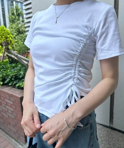 mebole(メボレ)の「スリムサイドギャザーTシャツ(Tシャツ/カットソー・レディース・ホワイト/ブラック/ブルー・FREE)」の19枚目の写真