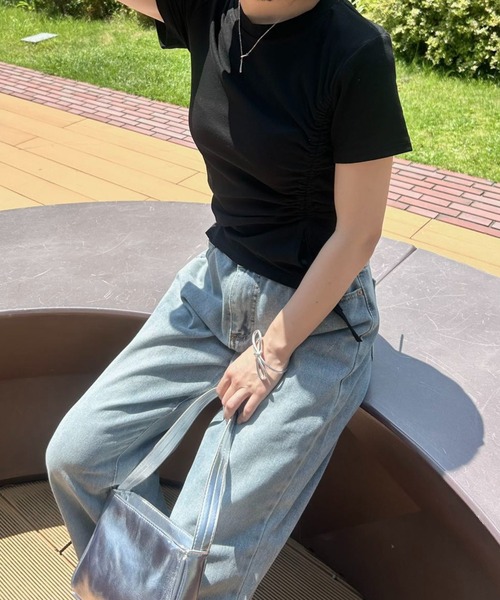 mebole(メボレ)の「スリムサイドギャザーTシャツ(Tシャツ/カットソー・レディース・ホワイト/ブラック/ブルー・FREE)」の6枚目の写真