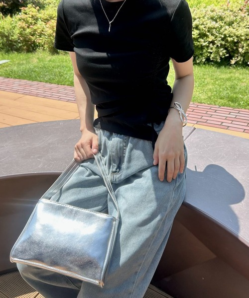 mebole(メボレ)の「スリムサイドギャザーTシャツ(Tシャツ/カットソー・レディース・ホワイト/ブラック/ブルー・FREE)」の9枚目の写真