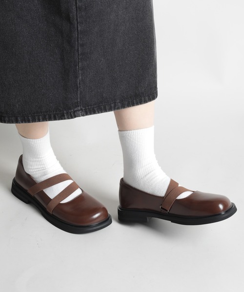 shoes365(シューズスリーシックスファイヴ)の「【shoes365】ダブルゴムバンドメリージェーンシューズ(その他シューズ・レディース・ブラウン/ブラック/オフホワイト・25.0cm/22.5cm/23.0cm/23.5cm/24.0cm/24.5㎝)」の3枚目の写真
