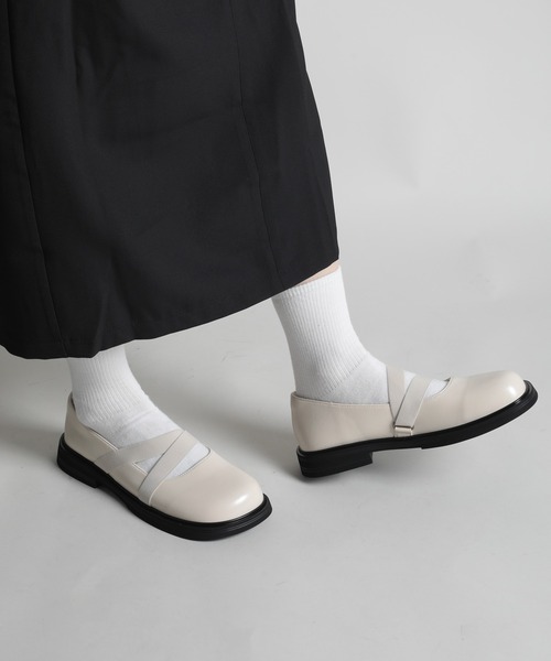 shoes365(シューズスリーシックスファイヴ)の「【shoes365】ダブルゴムバンドメリージェーンシューズ(その他シューズ・レディース・ブラウン/ブラック/オフホワイト・25.0cm/22.5cm/23.0cm/23.5cm/24.0cm/24.5㎝)」の1枚目の写真