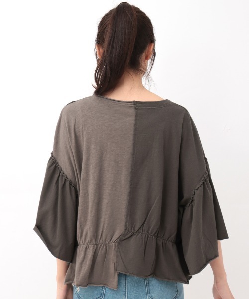 チチカカ(チチカカ)の「リメイク風ギャザースリーブTシャツ(Tシャツ/カットソー・レディース・カーキ/チャコールグレー/レッド・FREE)」の15枚目の写真