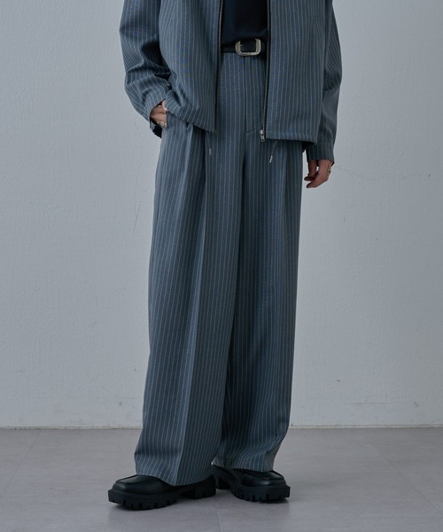 COLONY 2139(コロニートゥーワンスリーナイン)の「ピンストライプ2タックワイドパンツ(スラックス・メンズ・グレー/ブラック/チャコールグレー・MEDIUM/LARGE)」の3枚目の写真