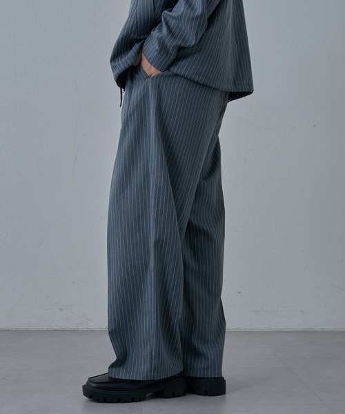 COLONY 2139(コロニートゥーワンスリーナイン)の「ピンストライプ2タックワイドパンツ(スラックス・メンズ・グレー/ブラック/チャコールグレー・MEDIUM/LARGE)」の5枚目の写真