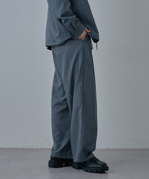 COLONY 2139(コロニートゥーワンスリーナイン)の「ピンストライプ2タックワイドパンツ(スラックス・メンズ・グレー/ブラック/チャコールグレー・MEDIUM/LARGE)」の6枚目の写真