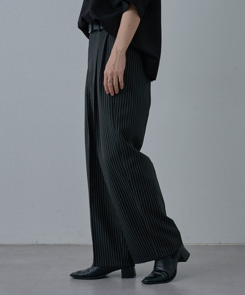 COLONY 2139(コロニートゥーワンスリーナイン)の「ピンストライプ2タックワイドパンツ(スラックス・メンズ・グレー/ブラック/チャコールグレー・MEDIUM/LARGE)」の9枚目の写真