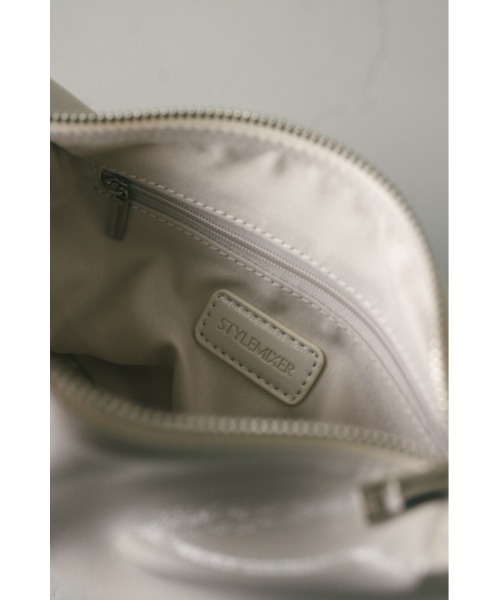 STYLEMIXER(スタイルミキサー)の「ソフトスクエアハンドバッグ(ハンドバッグ・レディース・ブラック/ホワイト・FREE)」の11枚目の写真