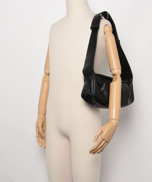 Shelly island(シェリーアイランド)の「フェイクレザーショルダーバッグ(ショルダーバッグ・レディース・ブラウン/ブラック/ホワイト・FREE)」の12枚目の写真