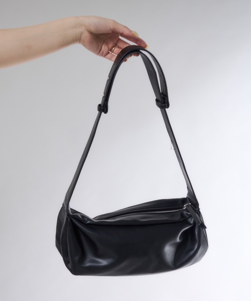 Shelly island(シェリーアイランド)の「フェイクレザーショルダーバッグ(ショルダーバッグ・レディース・ブラウン/ブラック/ホワイト・FREE)」の22枚目の写真