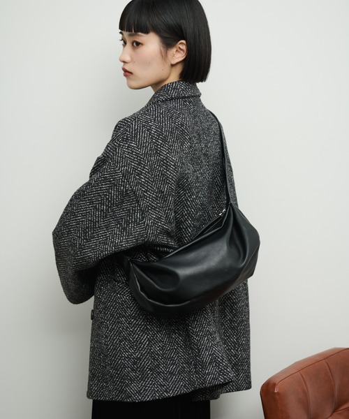 Shelly island(シェリーアイランド)の「フェイクレザーショルダーバッグ(ショルダーバッグ・レディース・ブラウン/ブラック/ホワイト・FREE)」の4枚目の写真