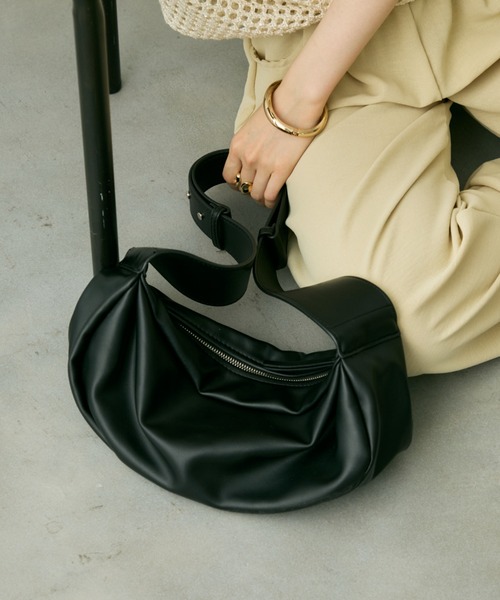 フェイクレザーショルダーバッグ（ショルダーバッグ）｜Shelly island