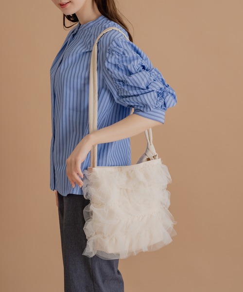 KATHARINE ROSS(キャサリンロス)の「【KATHARINE ROSS】【WEB限定】チュールナイロンショルダーバッグ(ショルダーバッグ・レディース・ライトグレー/アイボリー/ブラック・MEDIUM)」の2枚目の写真