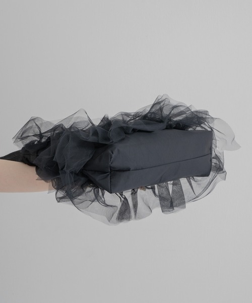 KATHARINE ROSS(キャサリンロス)の「【KATHARINE ROSS】【WEB限定】チュールナイロンショルダーバッグ(ショルダーバッグ・レディース・ライトグレー/アイボリー/ブラック・MEDIUM)」の4枚目の写真