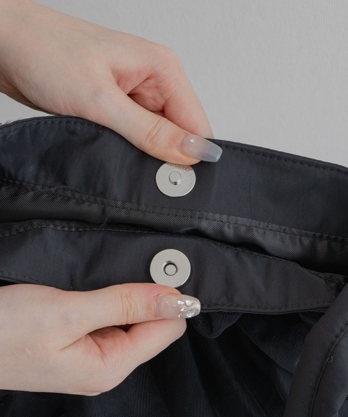 KATHARINE ROSS(キャサリンロス)の「【KATHARINE ROSS】【WEB限定】チュールナイロンショルダーバッグ(ショルダーバッグ・レディース・ライトグレー/アイボリー/ブラック・MEDIUM)」の5枚目の写真