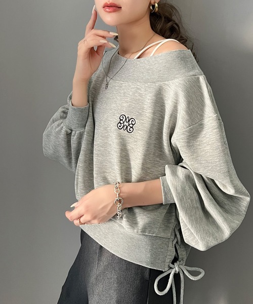 mily bilet（ミウィビレット）の「【mily bilet】大人肌見せヘルシースタイル。サイドレースアップ胸刺繍オフショルダースウェット（スウェット・レディース・オートミール/ピンク/杢グレー/チャコールグレー・X-LARGE/MEDIUM/LARGE/SMALL）」の2枚目の写真