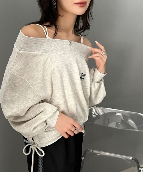 mily bilet（ミウィビレット）の「【mily bilet】大人肌見せヘルシースタイル。サイドレースアップ胸刺繍オフショルダースウェット（スウェット・レディース・オートミール/ピンク/杢グレー/チャコールグレー・X-LARGE/MEDIUM/LARGE/SMALL）」の5枚目の写真