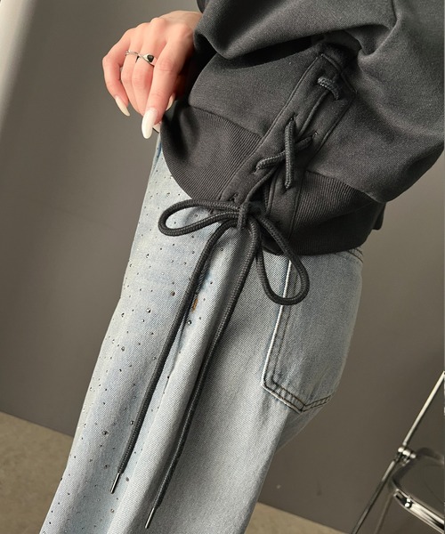 mily bilet（ミウィビレット）の「【mily bilet】大人肌見せヘルシースタイル。サイドレースアップ胸刺繍オフショルダースウェット（スウェット・レディース・オートミール/ピンク/杢グレー/チャコールグレー・X-LARGE/MEDIUM/LARGE/SMALL）」の8枚目の写真