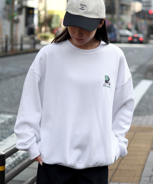 SITRY(シトリー)の「SITRY Girl Embroidery Sweat Shirt/別注 オーバーサイズ ガール ワンポイント刺繍 裏起毛 スウェット トレーナー(スウェット・レディース・グレー系その他2/ホワイト/ホワイト系その他/アッシュグレー/ブラック系その他/ホワイト系その他2/ブラック/グレー系その他/ブラック系その他2・M/L/XL)」の3枚目の写真