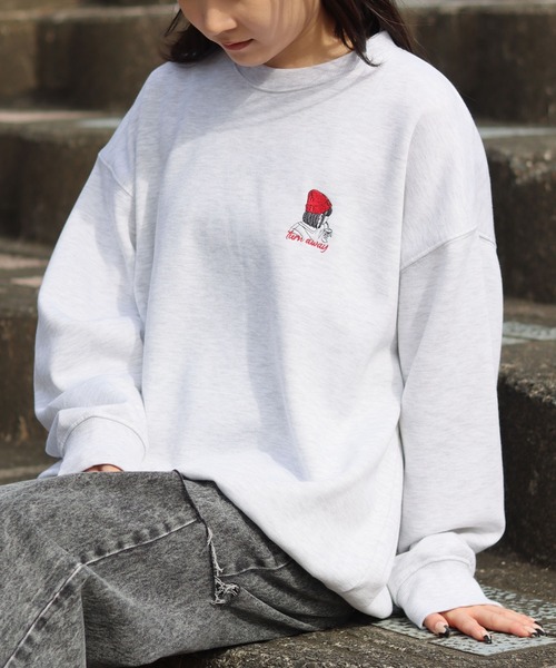 SITRY(シトリー)の「SITRY Girl Embroidery Sweat Shirt/別注 オーバーサイズ ガール ワンポイント刺繍 裏起毛 スウェット トレーナー(スウェット・レディース・グレー系その他2/ホワイト/ホワイト系その他/アッシュグレー/ブラック系その他/ホワイト系その他2/ブラック/グレー系その他/ブラック系その他2・M/L/XL)」の8枚目の写真
