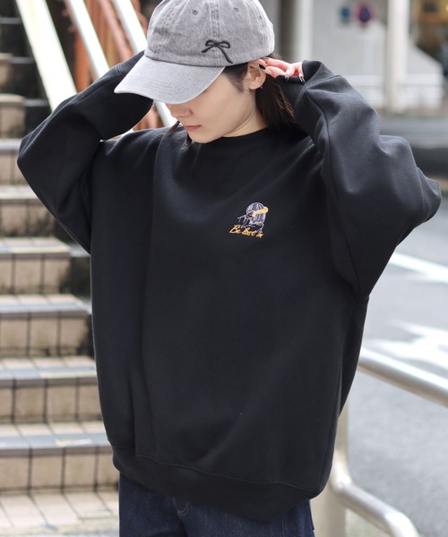 SITRY(シトリー)の「SITRY Girl Embroidery Sweat Shirt/別注 オーバーサイズ ガール ワンポイント刺繍 裏起毛 スウェット トレーナー(スウェット・レディース・グレー系その他2/ホワイト/ホワイト系その他/アッシュグレー/ブラック系その他/ホワイト系その他2/ブラック/グレー系その他/ブラック系その他2・M/L/XL)」の6枚目の写真