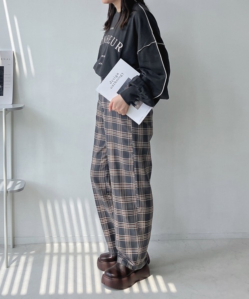 AS KNOW AS plus（アズノゥアズプラス）の「◇配色ロゴビッグサイズロンT（Tシャツ/カットソー・レディース・モカ/オートミール/スミクロ・FREE）」の21枚目の写真