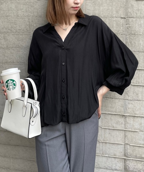 clear（クリア）の「バックスピンドル裾タックブラウス [シンプル可愛い ベーシック]≪再入荷≫（シャツ/ブラウス・レディース・サーモンピンク/グリーン/オフホワイト/ブラック/グレイッシュベージュ・F）」の2枚目の写真