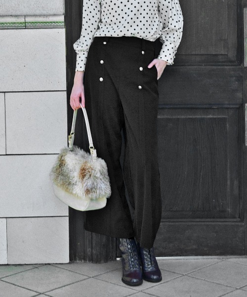 an another angelus（アンアナザーアンジェラス）の「フロントゴールド釦使いストレートパンツ/ananotherangelus（その他パンツ・レディース・インディゴブルー/ブラック・1/2）」の2枚目の写真