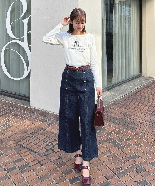 an another angelus（アンアナザーアンジェラス）の「フロントゴールド釦使いストレートパンツ/ananotherangelus（その他パンツ・レディース・インディゴブルー/ブラック・1/2）」の7枚目の写真