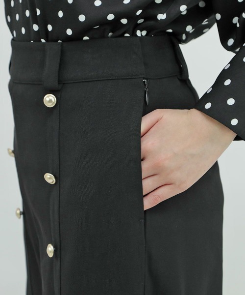 an another angelus（アンアナザーアンジェラス）の「フロントゴールド釦使いストレートパンツ/ananotherangelus（その他パンツ・レディース・インディゴブルー/ブラック・1/2）」の15枚目の写真