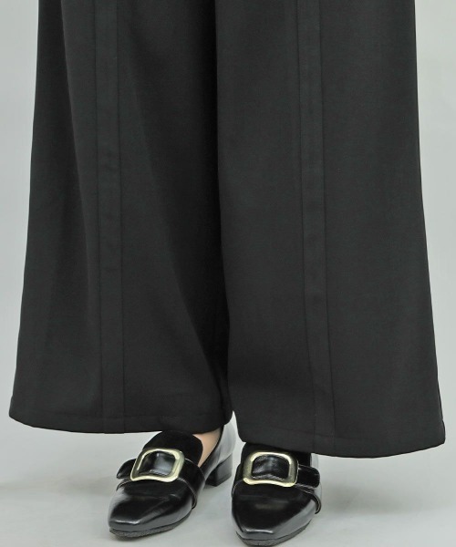 an another angelus（アンアナザーアンジェラス）の「フロントゴールド釦使いストレートパンツ/ananotherangelus（その他パンツ・レディース・インディゴブルー/ブラック・1/2）」の17枚目の写真