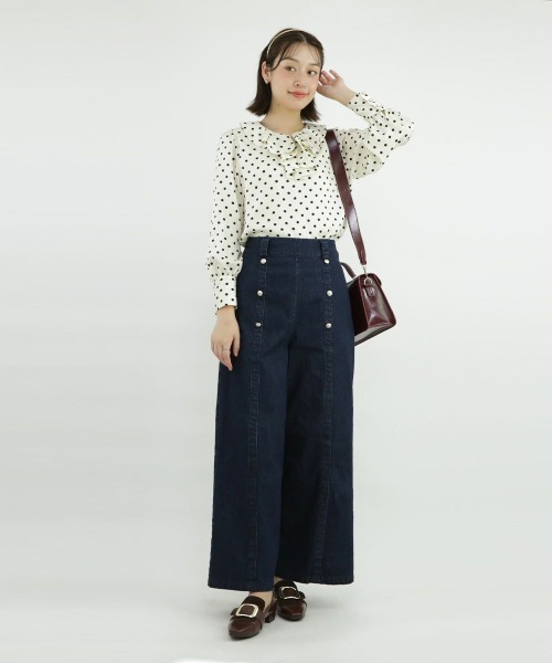 an another angelus（アンアナザーアンジェラス）の「フロントゴールド釦使いストレートパンツ/ananotherangelus（その他パンツ・レディース・インディゴブルー/ブラック・1/2）」の9枚目の写真