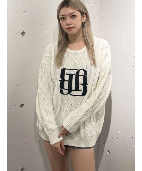 GYDA（ジェイダ）の「BIG GYGYロゴ刺繍ケーブルニットトップス