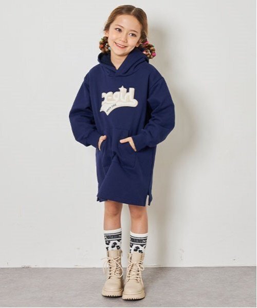 X-girl Stages（エックスガールステージス）の「サガラ刺しゅうフードボアパーカワンピース（ワンピース・キッズ・アイボリー/レッド/ネイビー・80ｃｍ/90cm/110cm/100cm/120cm/130cm/140cm）」の4枚目の写真