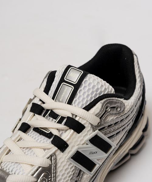 NEW BALANCE(ニューバランス)の「New Balance(ニューバランス) M1906RER(スニーカー・メンズ・シルバー・25.5cm/26cm/26.5cm/27cm/27.5cm/28cm)」の4枚目の写真