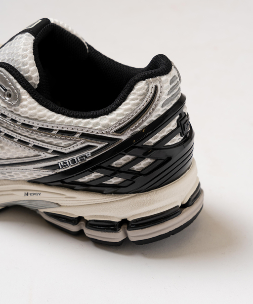 NEW BALANCE(ニューバランス)の「New Balance(ニューバランス) M1906RER(スニーカー・メンズ・シルバー・25.5cm/26cm/26.5cm/27cm/27.5cm/28cm)」の5枚目の写真