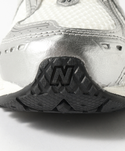 NEW BALANCE(ニューバランス)の「New Balance(ニューバランス) M1906RER(スニーカー・メンズ・シルバー・25.5cm/26cm/26.5cm/27cm/27.5cm/28cm)」の18枚目の写真