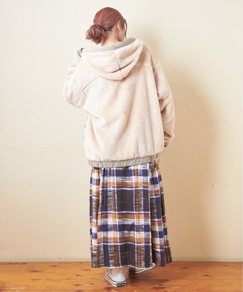 CUBE SUGAR(キューブシュガー)の「ソフトボアジップアップパーカージャケット(パーカー・レディース・ナチュラル/マルチ/ブラック/ネイビー/オレンジ・M)」の21枚目の写真