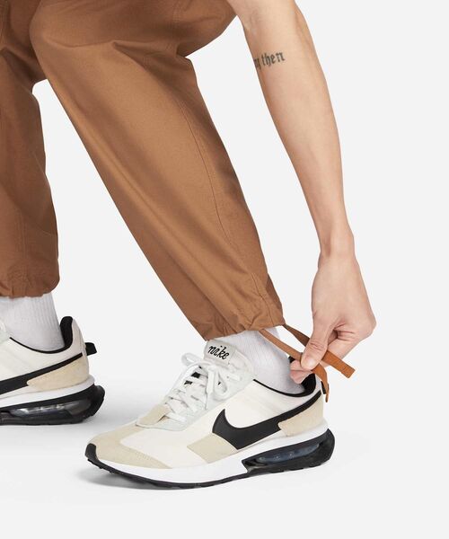 NIKE（ナイキ）の「ナイキ クラブ メンズ パンツ / Nike Club Men's Pants FN3097-281 Light British Tan（その他パンツ・メンズ・ライトブラウン・S/M/L/2XL/XL）」の8枚目の写真