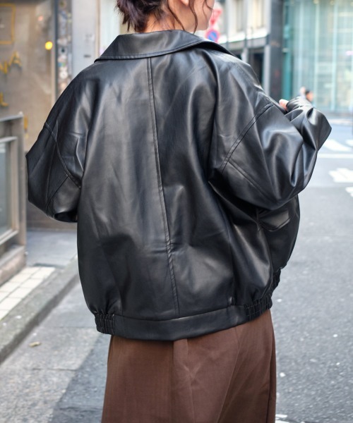 Rejoule（リジュール）の「ワンポイント刺しゅう 合成皮革レザーオーバーサイズブルゾン（ブルゾン・レディース・ブラウン/ブラック・FREE）」の6枚目の写真