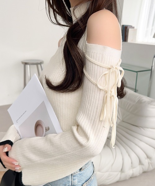 mily bilet(ミウィビレット)の「【mily bilet】リボンが愛らしい。肩リボンハイネック裾配色袖フレアリブニット(長袖)(ニット/セーター・レディース・ブルー/グレー/ブラック/アイボリー・SMALL/MEDIUM/X-LARGE/LARGE)」の11枚目の写真