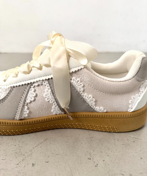 セール】サテンリボンレースジャーマントレーナーシューズ（スニーカー