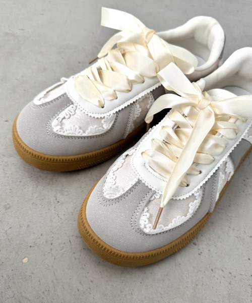SOLLON.(ソルロン)の「サテンリボンレースジャーマントレーナーシューズ(スニーカー・レディース・シルバー/ピンク/アイボリー・23.5cm/24.5cm/22.5cm)」の15枚目の写真