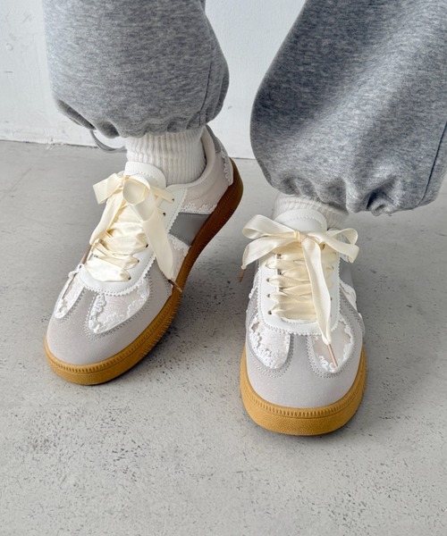SOLLON.(ソルロン)の「サテンリボンレースジャーマントレーナーシューズ(スニーカー・レディース・シルバー/ピンク/アイボリー・23.5cm/24.5cm/22.5cm)」の18枚目の写真