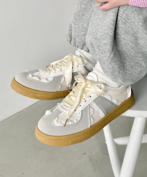 SOLLON.(ソルロン)の「サテンリボンレースジャーマントレーナーシューズ(スニーカー・レディース・シルバー/ピンク/アイボリー・23.5cm/24.5cm/22.5cm)」の20枚目の写真