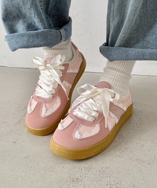 SOLLON.(ソルロン)の「サテンリボンレースジャーマントレーナーシューズ(スニーカー・レディース・シルバー/ピンク/アイボリー・23.5cm/24.5cm/22.5cm)」の5枚目の写真