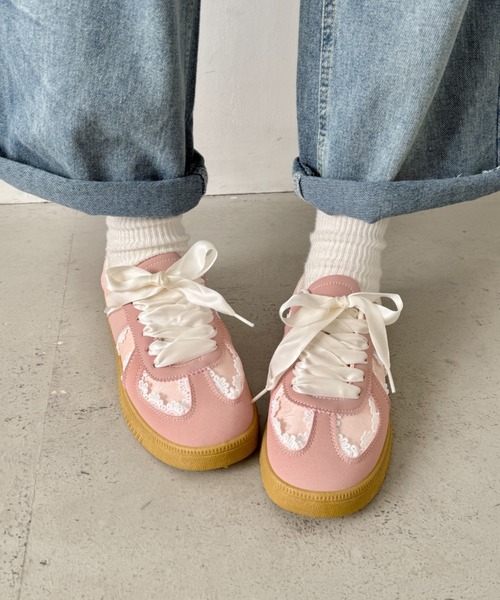 SOLLON.(ソルロン)の「サテンリボンレースジャーマントレーナーシューズ(スニーカー・レディース・シルバー/ピンク/アイボリー・23.5cm/24.5cm/22.5cm)」の7枚目の写真