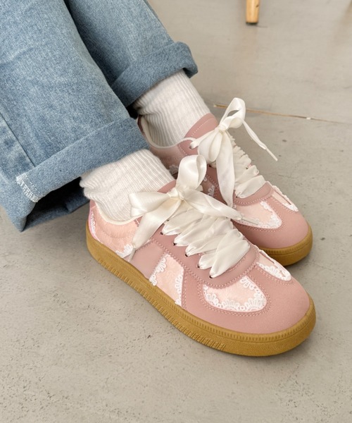 SOLLON.(ソルロン)の「サテンリボンレースジャーマントレーナーシューズ(スニーカー・レディース・シルバー/ピンク/アイボリー・23.5cm/24.5cm/22.5cm)」の8枚目の写真