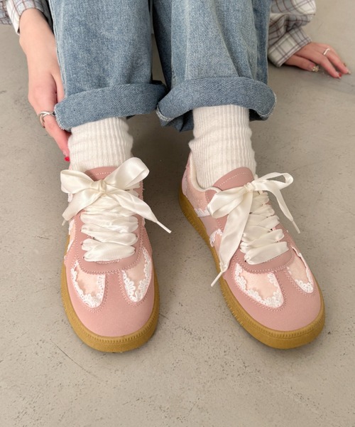 SOLLON.(ソルロン)の「サテンリボンレースジャーマントレーナーシューズ(スニーカー・レディース・シルバー/ピンク/アイボリー・23.5cm/24.5cm/22.5cm)」の6枚目の写真